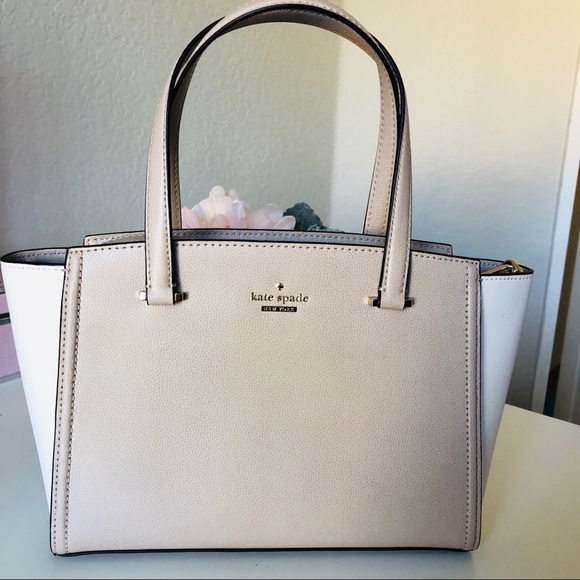 kate spade Handbags - Kate spade small satchel/Crossbody